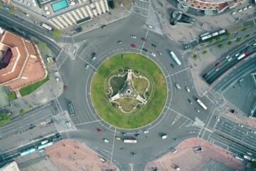 No increpes a los ciclistas si hacen esto en una rotonda: es la prioridad de ir en grupo