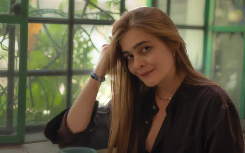 Laura Andrea Rendón Pareja deslumbra con su poemario "Vestigios: Testimonios del lápiz y la carne"