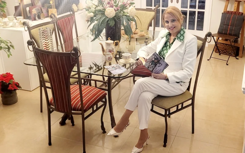 Mar D. Mirabal emociona con su nuevo libro “Café, Leite y Galletas”