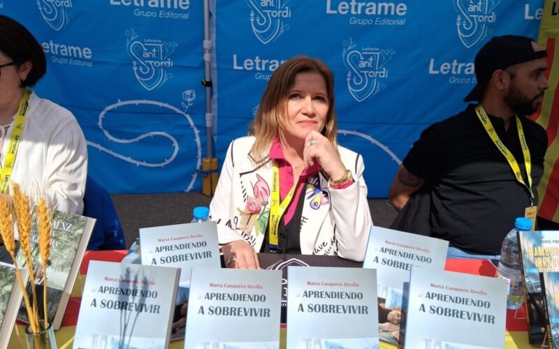 MARÍA CASQUERO REVILLA PRESENTÓ APRENDIENDO A SOBREVIVIR EN SANT JORDI 2025