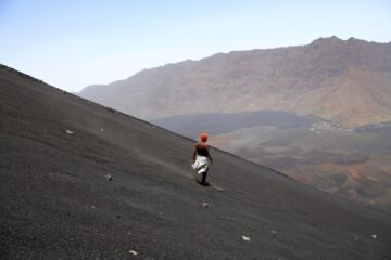 Encuentros con la naturaleza en Cabo Verde: ver tortugas, practicar snowboard en dunas o caminar por un volcán