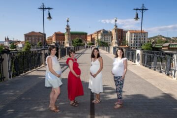 La lucha de las “Mamás Leonas” de Teruel ilustra el difícil futuro de muchos paritorios en España