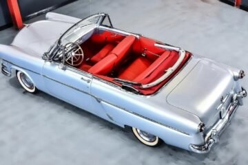 El Ford descapotable de los años 50 que es pura historia sobre ruedas