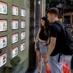 El temor a precios más altos y las hipotecas baratas impulsan otro mes la venta de viviendas