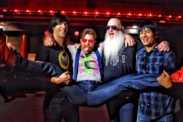 Eagles of Death Metal celebran los 10 años de su nueva vida en Barcelona