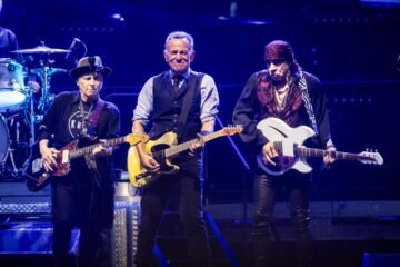 Un Bruce Springsteen indignado convence a San Sebastián
