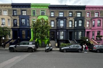 Notting Hill se pinta de negro por el hartazgo de los vecinos con los turistas: “Lo llamamos Notting Hell”