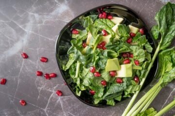 ¿Hay que lavar las ensaladas de bolsa? Una experta en seguridad alimentaria explica cómo prevenir el riesgo de toxoplasmosis