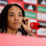 La reconversión de Salma Paralluelo, de velocista en la banda a 9: «Aprendo para ser una jugadora más versátil»