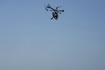 Un piloto francés intenta cruzar el Canal de la Mancha con su ‘Air Scooter’ y acaba en el mar