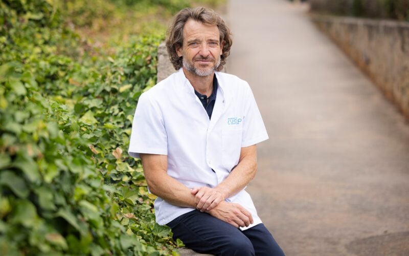 Javier Albares, médico: “Estamos criando a una generación zombi con las pantallas”