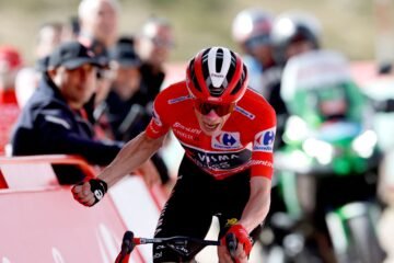 Vingegaard remata su triunfo en la Vuelta con una agónica victoria en solitario en la Bola del Mundo