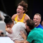 Armand Duplantis vuelve a batir su propio récord del mundo y lo eleva hasta los 6.30 metros
