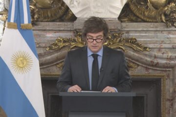 Milei busca una tregua ante las crecientes críticas y promete un presupuesto 2026 con énfasis en educación, salud y pensiones: «Lo peor ya pasó»