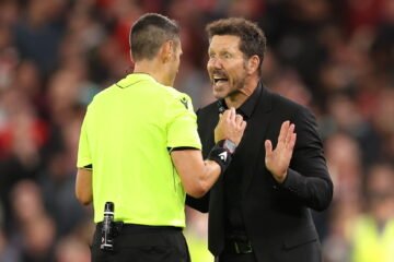 Jonny Poulter, el hooligan que provocó la expulsión de Simeone con antecedentes por agredir a un discapacitado: «Es un poco cobarde»