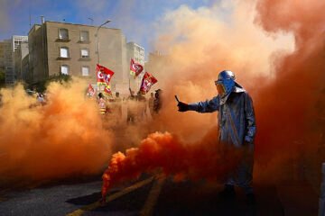 Desigual impacto de la huelga en Francia en medio de la crisis: «Los políticos viven por encima de nuestras posibilidades»