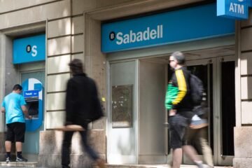 La prima negativa en la opa del BBVA al Sabadell vuelve a recortarse
