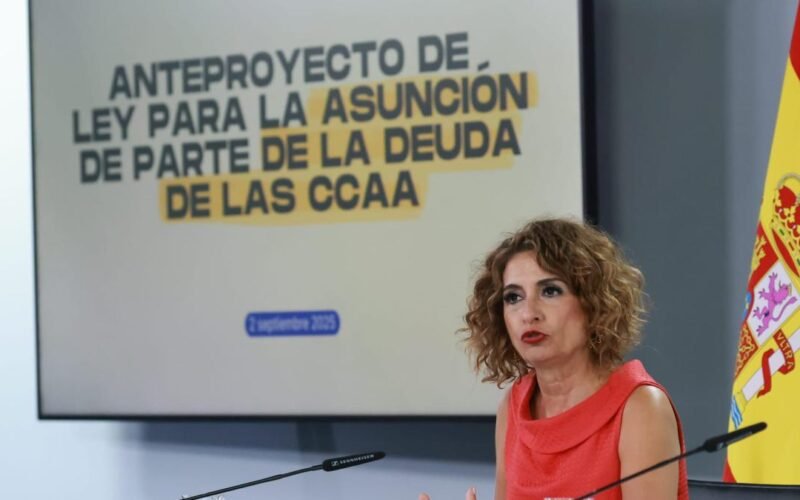 El Gobierno insta a las comunidades del PP a elevar el gasto social con los 6.600 millones de ahorro en intereses de deuda