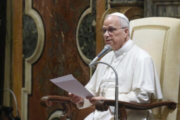 El papa León XIV critica los elevados paquetes salariales de empresas al estilo de Musk