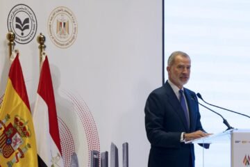 El Rey anima a las empresas a seguir adelante “a pesar del complejo escenario internacional”