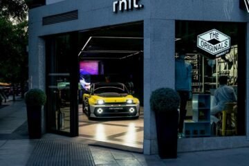 Renault exhibe el 5 Turbo 3E en Madrid antes de su lanzamiento en 2027: una pequeña bestia eléctrica de 555 CV, que cuesta 160.000 euros