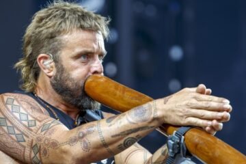 Xavier Rudd, un surfista muy solidario visita el Palau de la Música