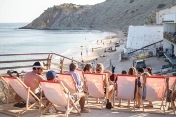 Burgau: playas, delfines y ‘camarão piri piri’ en el Algarve