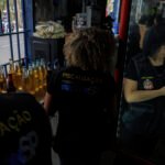 Así se adulteran las bebidas alcohólicas en Brasil: dentro del negocio mortal del metanol