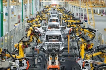 Seguir, alcanzar y liderar: las tres fases que explican la evolución de la industria automovilística china desde 1953 hasta hoy