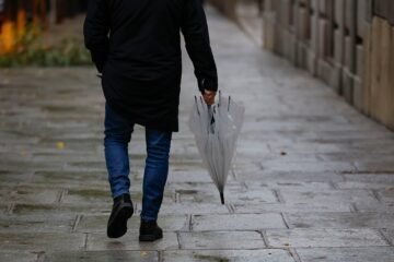 La Aemet activa aviso rojo por lluvias torrenciales y posibles inundaciones en el litoral de Huelva