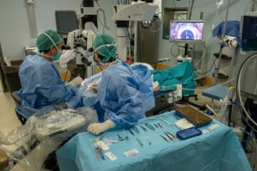 Andalucía, Castilla-La Mancha, Ceuta y Melilla están a la cola en número de médicos por habitante