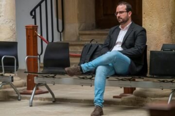 Condenado a un año y nueve meses de cárcel el exprocurador socialista de Castilla y León Ángel Hernández por violencia machista