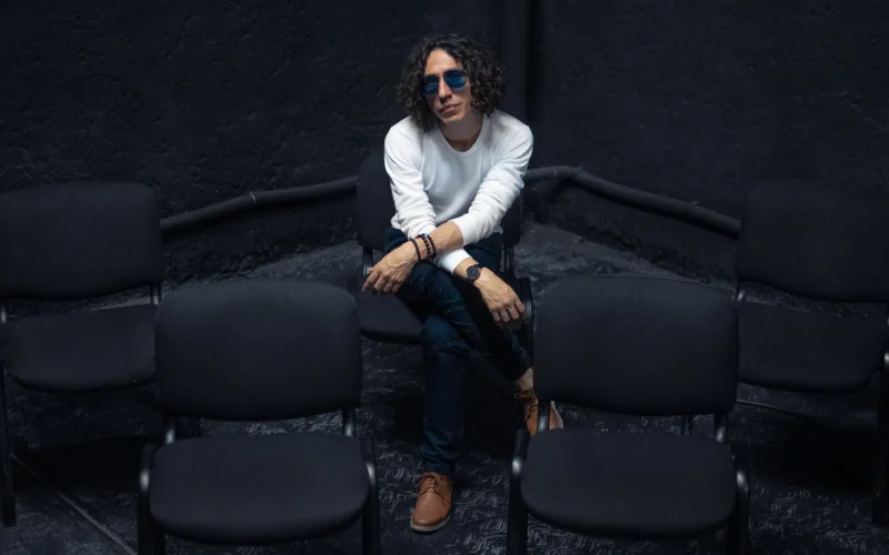 Óscar Vera retrata la lealtad, la redención y la ironía de la vida en Los Años Wonder