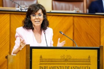 La portavoz de Sanidad del PSOE andaluz recibe una carta para hacerse el cribado de cérvix pese a que se extirpó el útero hace 25 años