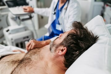 Los riesgos de la pancreatitis necrotizante que mantiene a un español de 76 años ingresado en la UCI en Vietnam