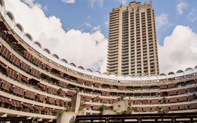 El epicentro del brutalismo en Londres se llama Barbican Center y está en el corazón de la City