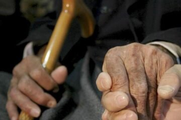 El experto en longevidad y cardiólogo Manuel de la Peña explica los factores clave de las personas que viven más de 100 años: «Hay que prevenir que las arterias enfermen»