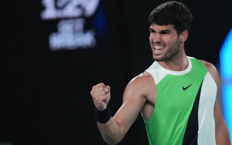 Alcaraz se viste con su mejor traje para derrotar a De Miñaur y presentarse en sus primeras semifinales en Australia