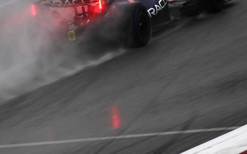 Verstappen debuta con el RB22 en Montmeló y McLaren se borra hasta el miércoles