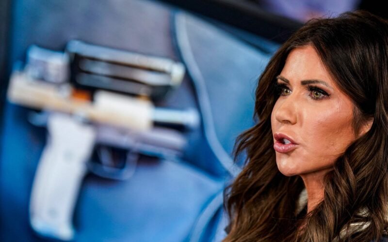 Trump sopesa sacrificar a la responsable de Seguridad Nacional, Kristi Noem, tras el fiasco de Mineápolis