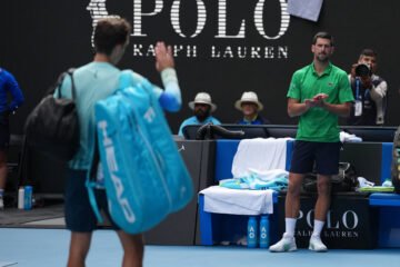 Una cruel lesión de Musetti lleva a semifinales a Djokovic cuando ya estaba eliminado: «Me iba a ir a casa esta noche»