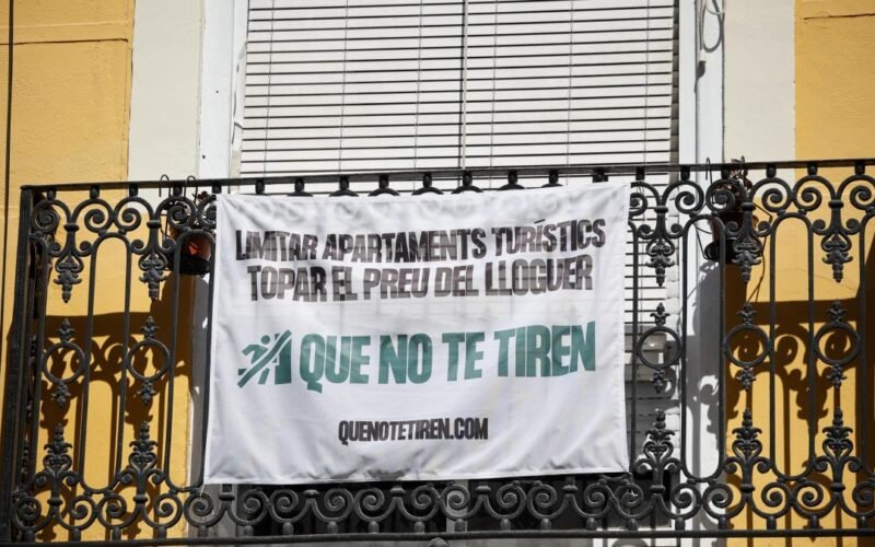 De bajos comerciales a pisos turísticos, ¿y ahora viviendas? Tensa crisis inmobiliaria en València