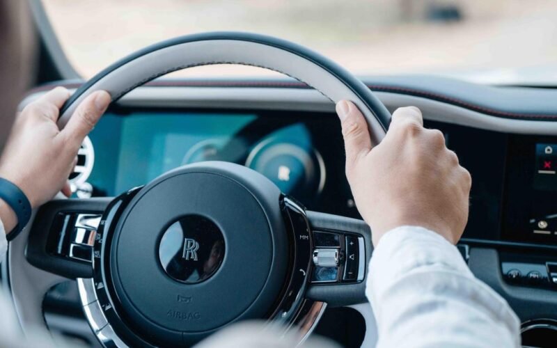 Probamos el SUV preferido de príncipes saudíes y cantantes de hip-hop: es tan lujoso que hasta puede tener una nevera para el champán