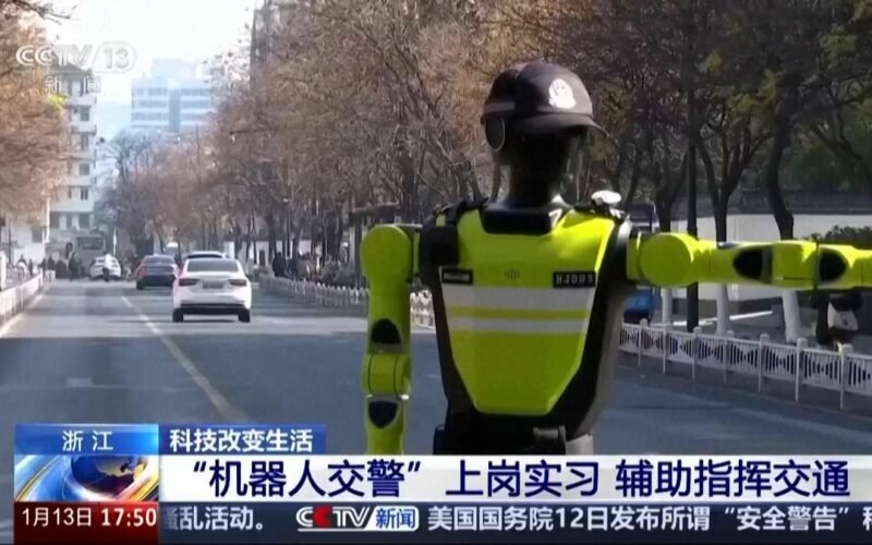 China pone en marcha policías de tráfico robóticos en sus calles