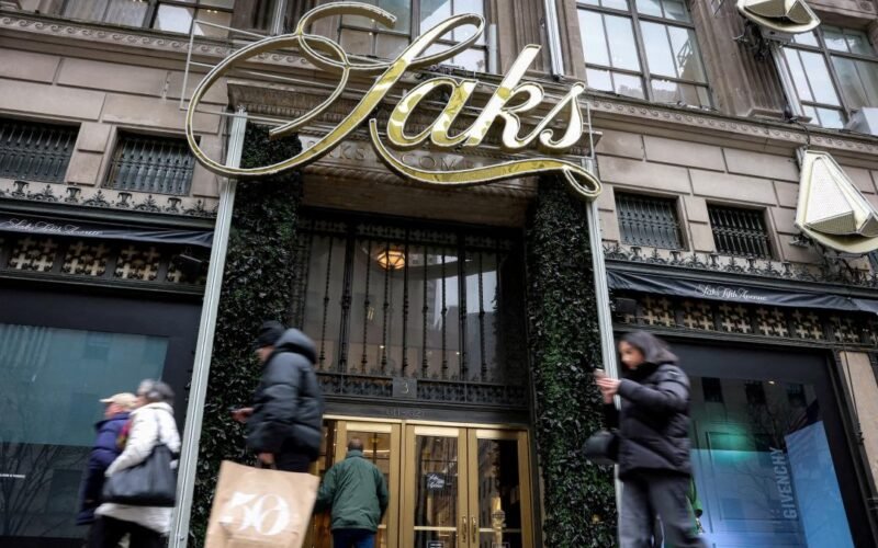 Crisis en el lujo con la quiebra de la cadena de tiendas Saks Global