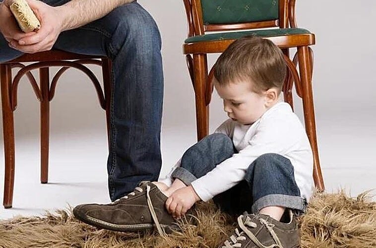 Javier de Haro, psicólogo: «Cuando un niño se pone tus zapatos no solo está jugando, sino que hay mucho más»