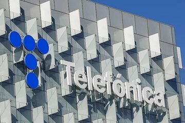 Telefónica vende por 1.030 millones su filial en Chile a NJJ Holding y a Millicom