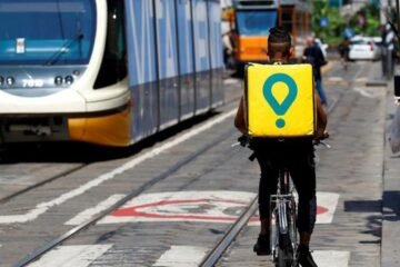 La filial italiana de Glovo, intervenida por orden de la Fiscalía bajo la sospecha de explotación de los repartidores