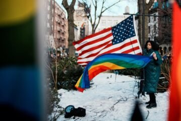 La bandera LGTBIQ+ regresa a Stonewall desafiando al Gobierno de Trump