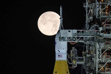 La NASA aplaza al menos un mes la misión tripulada a la Luna tras detectar una fuga